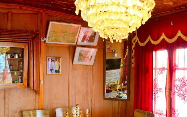 Houseboat New Golden Flower