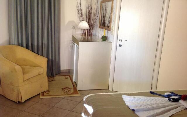 Chrissa Camping Rooms & Bungalows