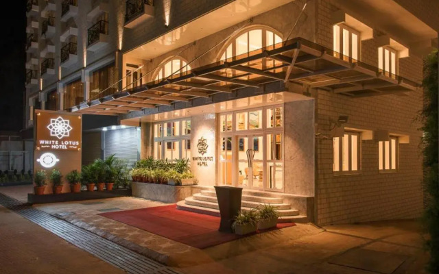 White Lotus Hotel By OYO Rooms