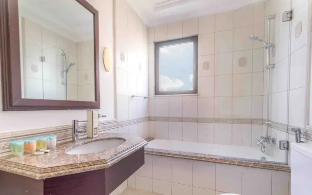 LUX The Luxury Sunny Shores Palm Villa