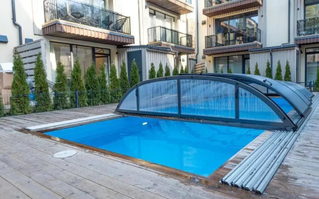 2.5 kambarių butas per du aukštus su baseinu