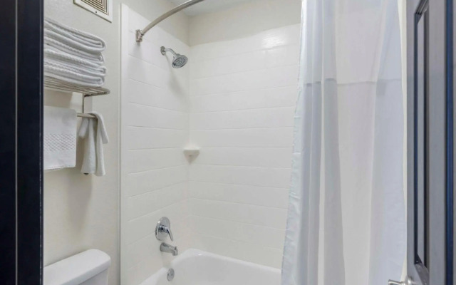 Suburban Studios Verona - Staunton North