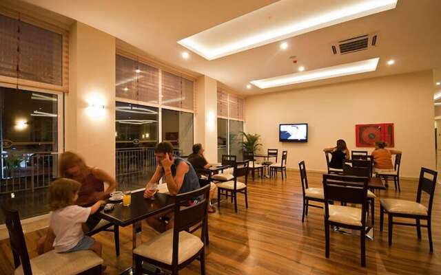 Mg White Lilyum Hotel