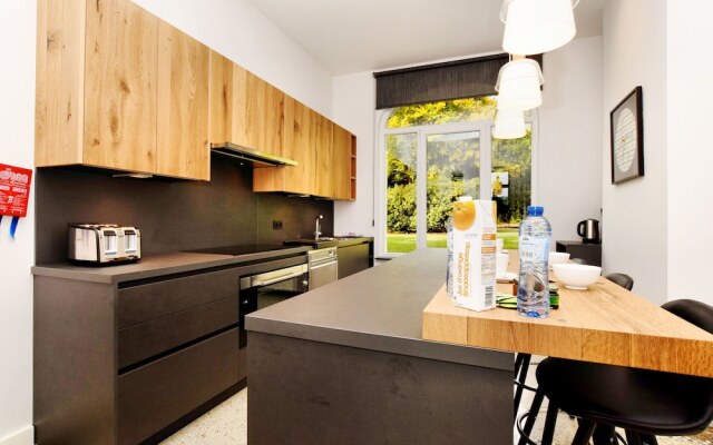 Affluent Holiday Home in Spa with Hot Tub, Garden, Sauna
