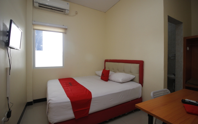 RedDoorz Plus @ Jalan Pemuda Jakarta