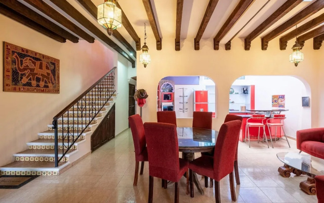 Centro 4bedroom Home on Stirling Dickinson