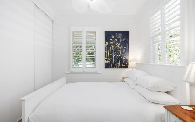 Tranquil 2-bed Family Home With Deck Among Trees – Guest Rooms – Brisbane