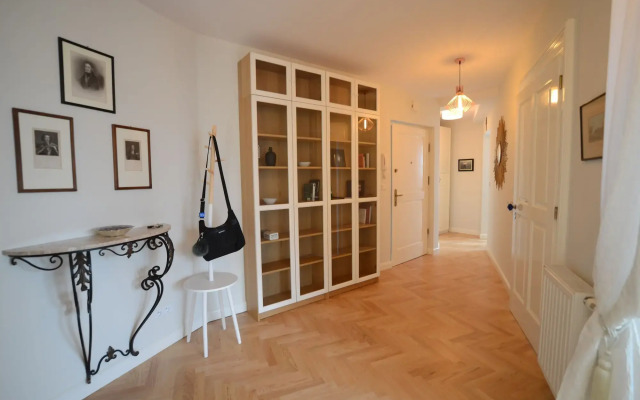 Crystal Suites Old Town