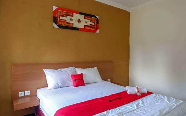 RedDoorz near Balai Kota Batu 3