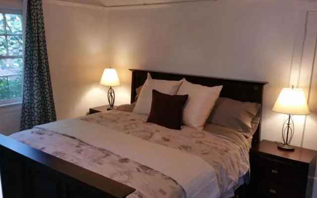 Modern❤️Smart Craftsman HDTV Keurig AC❤of Downtown