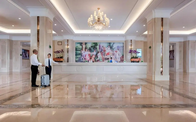 Vienna International Hotel (Haikou Old Town High-speed Railway Station)