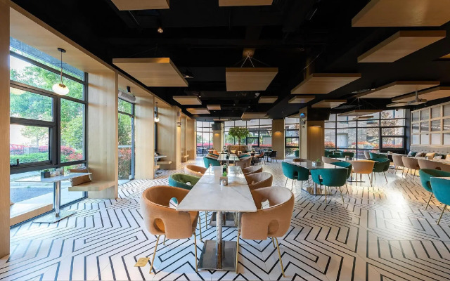 Atour Hotel Hongqiao Hub National Exhibition Center Shanghai