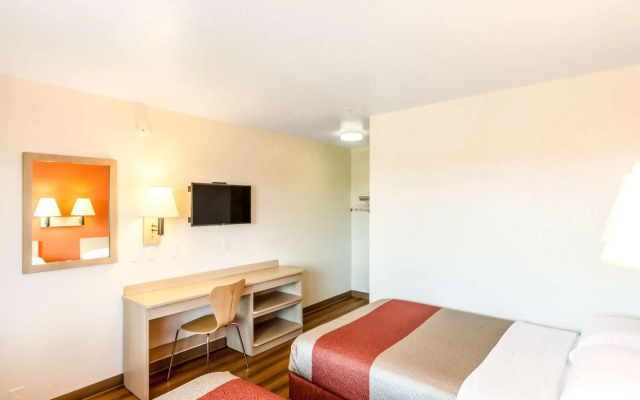 Motel 6 Redding, CA - Central