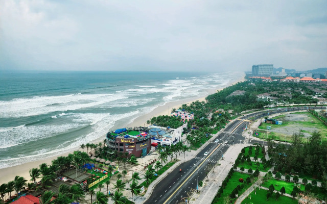 Yarra Ocean Suites Danang