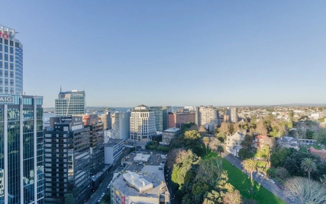 Central 2 Bedroom with Free Parking