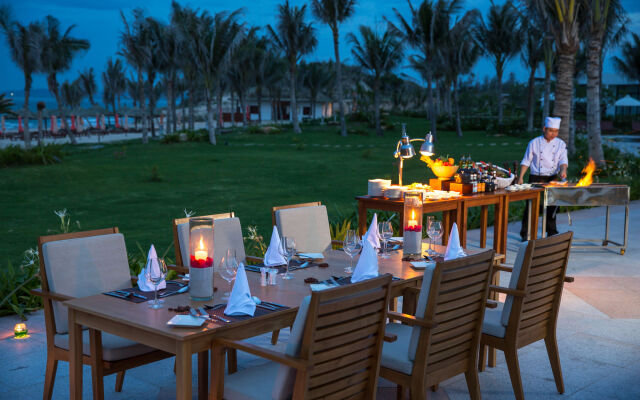 Cam Ranh Riviera Beach Resort & Spa