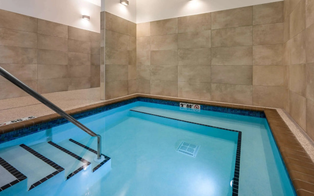 Days Inn & Suites by Wyndham Duluth by the Mall