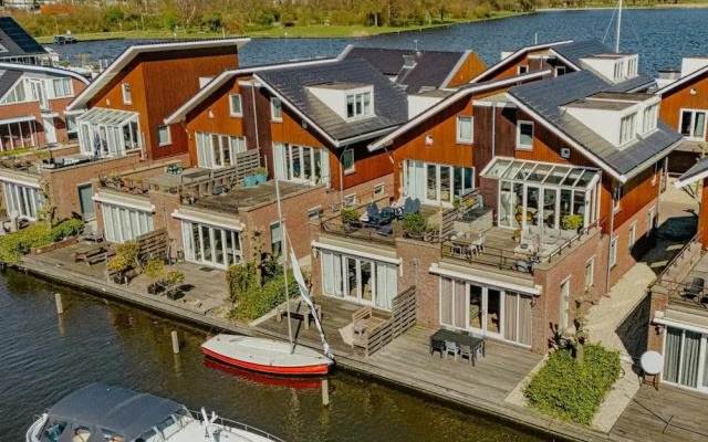 Waterside Escape With Easy Access
