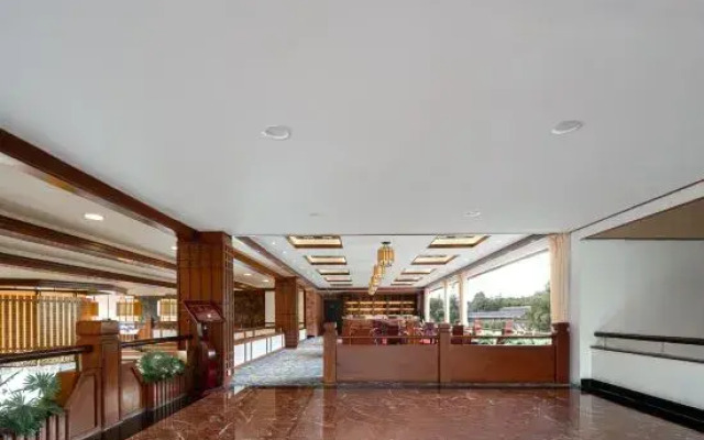 Ze Lin Hill-view Hotel