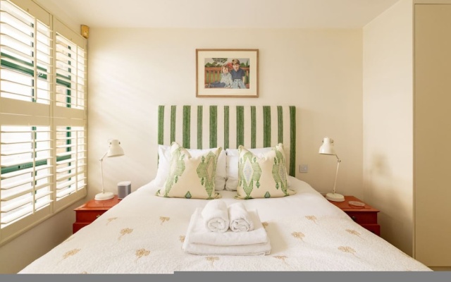 A Gentle Riverside Charm 2 Bedroom Mews House