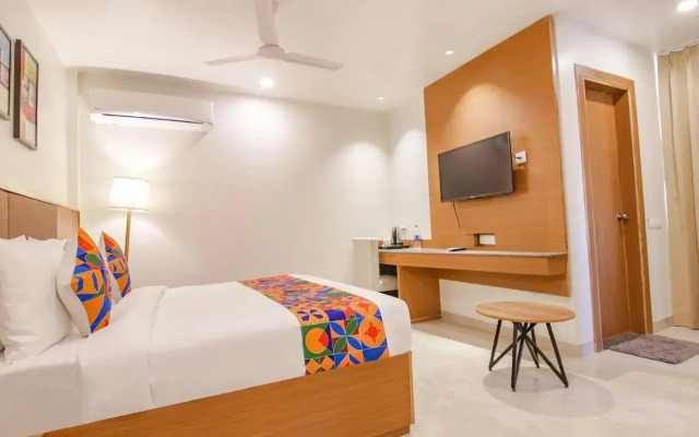 Saltstayz Select – Unitech Cyber Park
