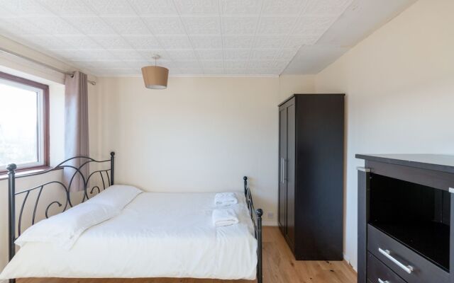 Compton Lodge 5-bedroom house