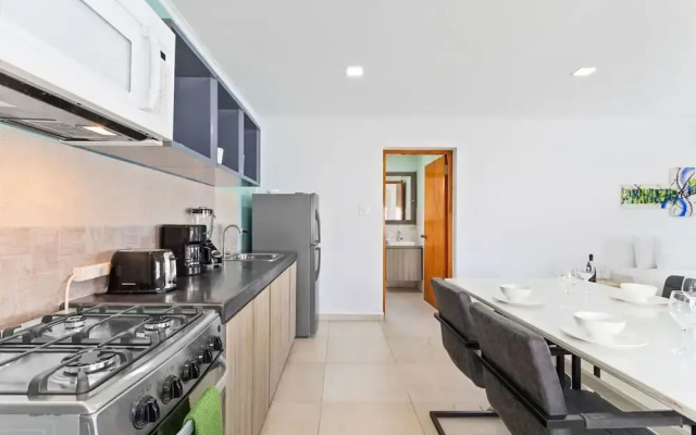 Brand NEW Central Modern Ground Studio With Pool
