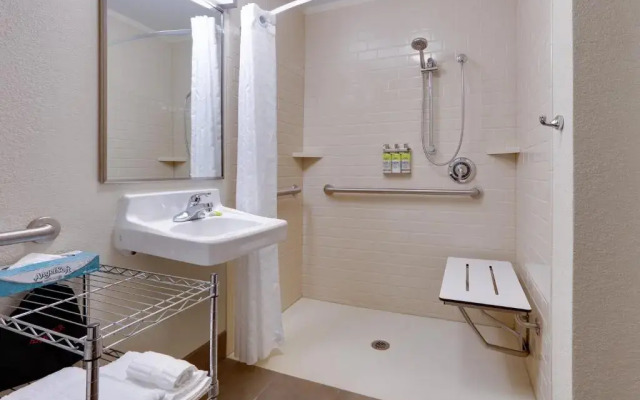 Candlewood Suites Salina by IHG