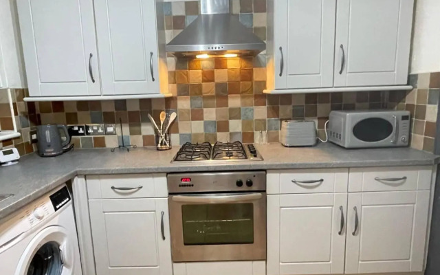 Cosy home with FREE PARKING and fast internet