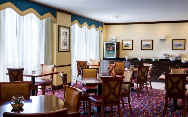 Renaissance Mobile Riverview Plaza Hotel