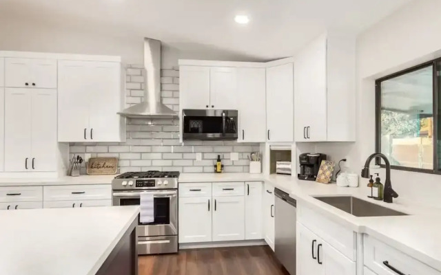 Broadway Palms Private Pool Chef Kitchen Office