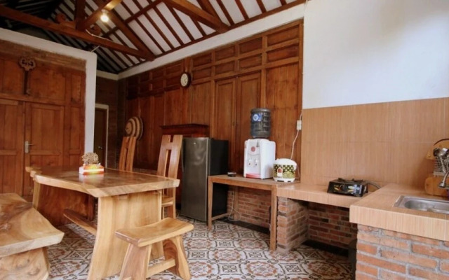 Anugro's Homestay By The Grand Java