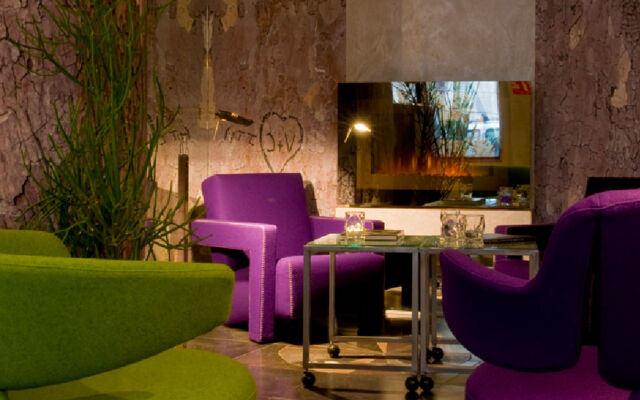 Apostrophe Hotel