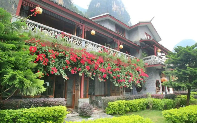 Yangshuo Mountain Retreat