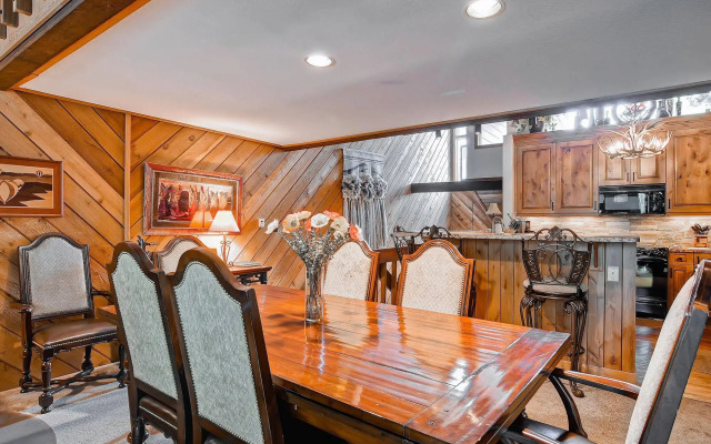 Ridgepoint Townhomes by East West Hospitality