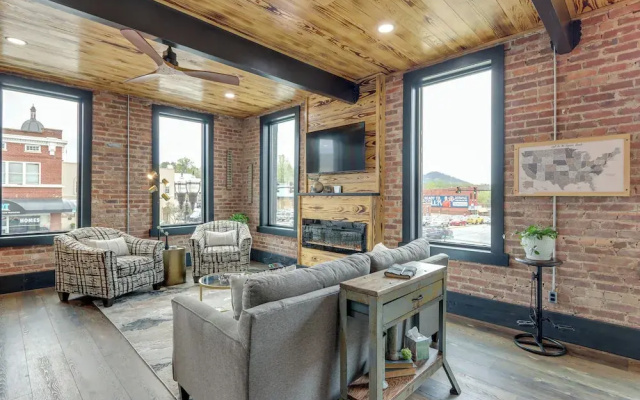 Luxurious Downtown Murphy Vacation Rental Loft!