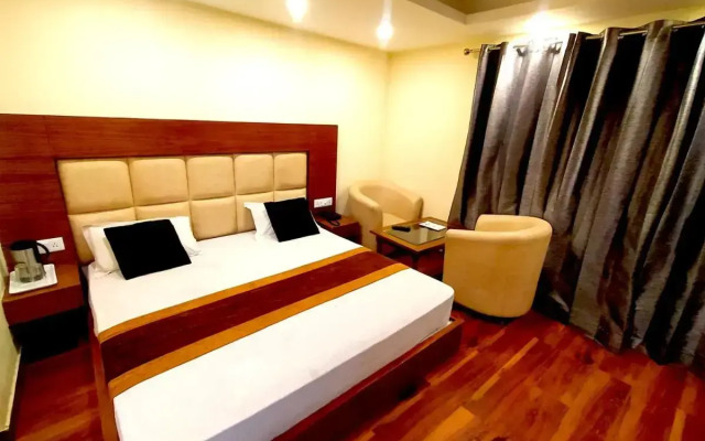 Hotel Samrat | On Mall Road with complimentary Parking