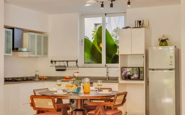 Stylish 2BR w Pool Near Candolim and Coco Beach