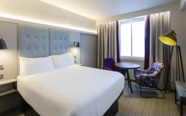 Premier Inn Bristol Parkway M32