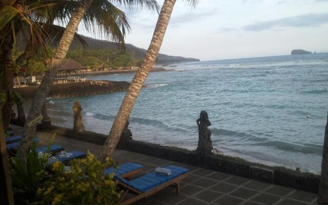 Anom Beach Inn Bungalows