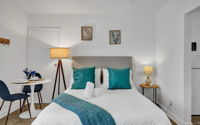 Waves on Desoto Deluxe Studio 4