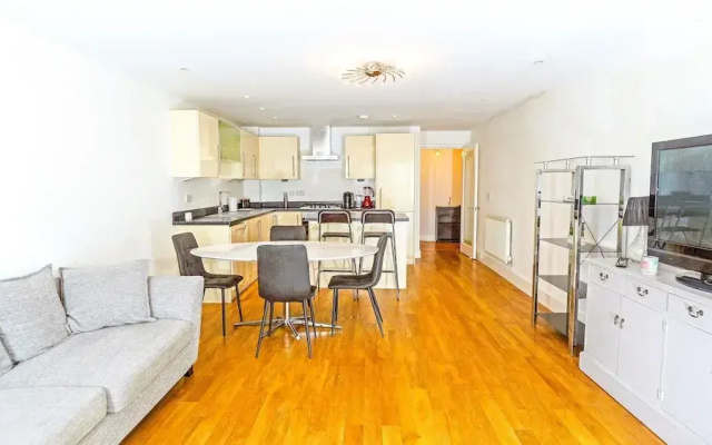 Modern Spacious 2-bed Apartment in London