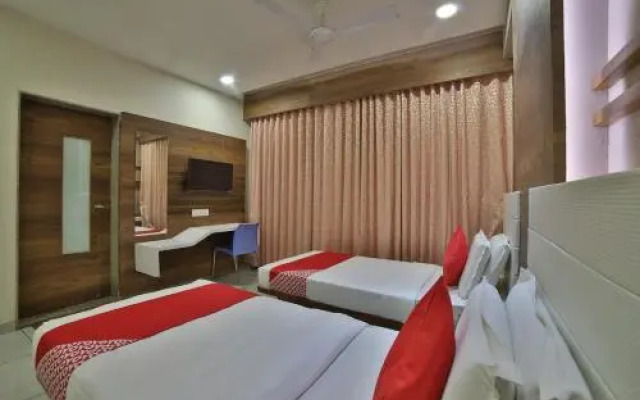 Hotel Milan Food Court by OYO Rooms