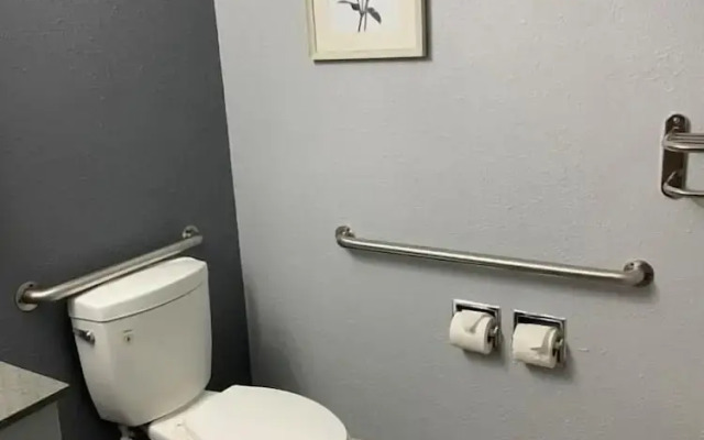 Economy Inn And Suites Cedar Rapids