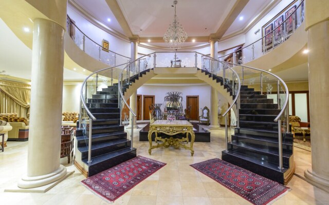 Equestrian Royal Hotel Boutique & Spa