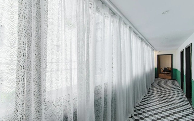 Locals Apartment House 40