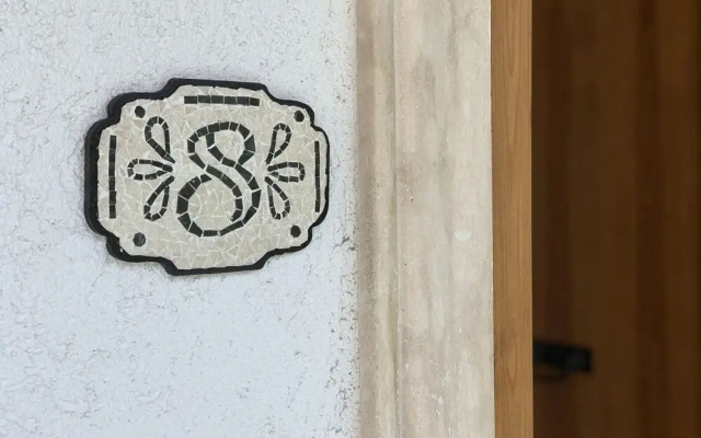 Sekiz Oda Arsuz