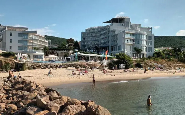 Studio 200 m море