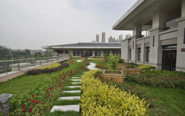 Wuhan Guochuang Chuyuan Donghu Hotel