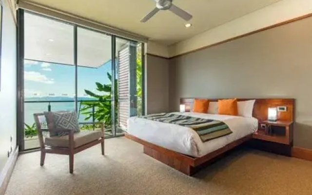 Yacht Club Villas